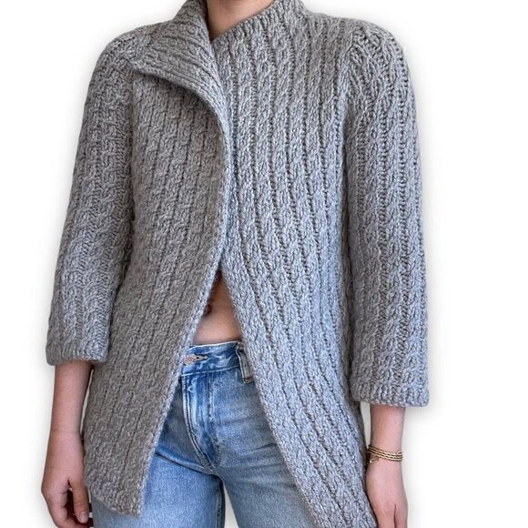 Hand Knit Womens Light Gray Chunky Cable Knit 100% Alpaca Ultra Soft Cardigan - Picture 7 of 8